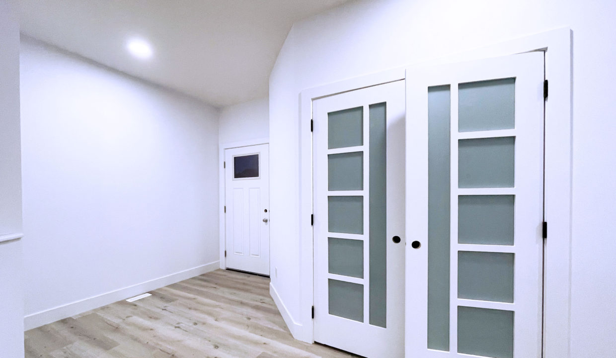 Structerra Homes custom home - Rosenthal 2700 sqft. legal basement